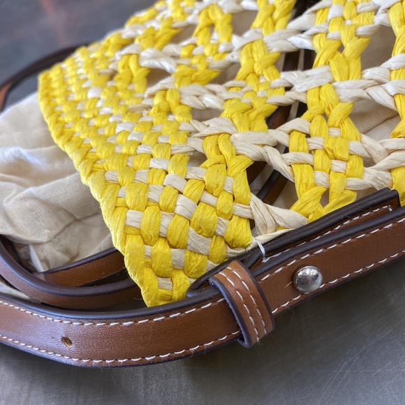 Woven yellow and cream bucket bag brown leather drawstring 🌞 - Picture 4 of 4